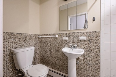 This is the kind of home that gives you options from the moment - photo 35