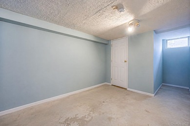 This is the kind of home that gives you options from the moment - photo 38