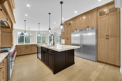 Welcome to this stunning custom-built new construction home - photo 4