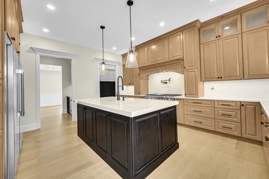 Welcome to this stunning custom-built new construction home - photo 6