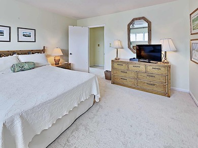 Heron Marsh Villa is a 3 bedroom, end unit villa at Litchfield - photo 17