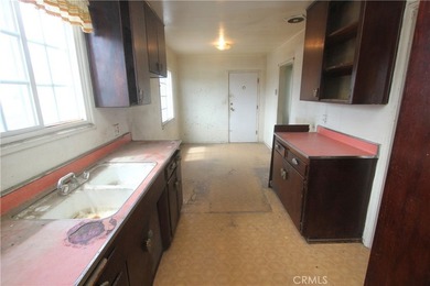 Probate Fixer Opportunity! This is a court-confirmation sale - photo 5