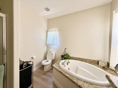 Beautiful and spacious 3-bedroom, 2-bathroom mobile home located - photo 12