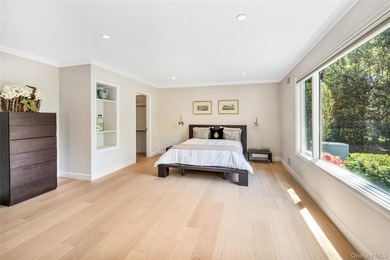 Located in the heart of Lake Success, this elegantly sun - photo 16