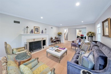 Located in the heart of Lake Success, this elegantly sun - photo 18
