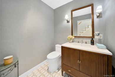 Located in the heart of Lake Success, this elegantly sun - photo 22