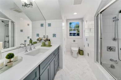 Located in the heart of Lake Success, this elegantly sun - photo 25
