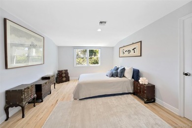 Located in the heart of Lake Success, this elegantly sun - photo 26
