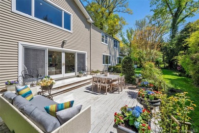 Located in the heart of Lake Success, this elegantly sun - photo 31