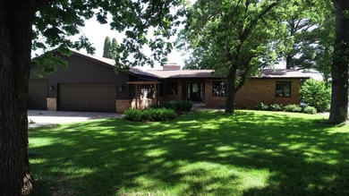 Rare opportunity to own a stunning Mississippi River home on - photo 11