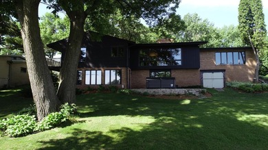 Rare opportunity to own a stunning Mississippi River home on - photo 12