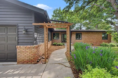 Rare opportunity to own a stunning Mississippi River home on - photo 13