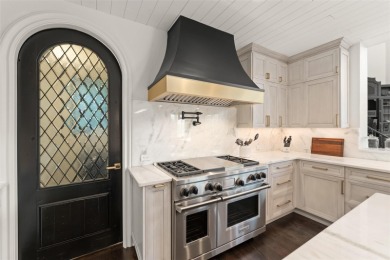 Presenting a magnificent Isleworth golf front estate with - photo 21