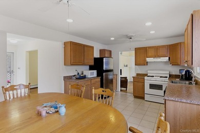Spacious & clean 3 bedroom/2.5 bath adorable ranch in the heart - photo 6