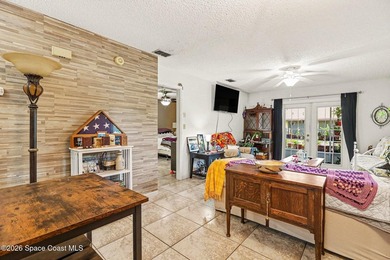 Welcome to Meadows South! This end-unit 2-bedroom, 2-bath - photo 5