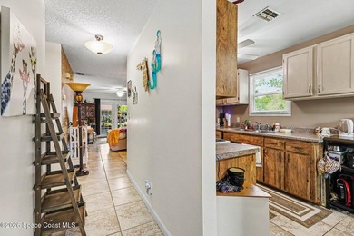 Welcome to Meadows South! This end-unit 2-bedroom, 2-bath - photo 8