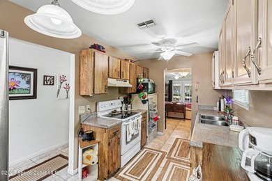 Welcome to Meadows South! This end-unit 2-bedroom, 2-bath - photo 9