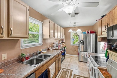 Welcome to Meadows South! This end-unit 2-bedroom, 2-bath - photo 10