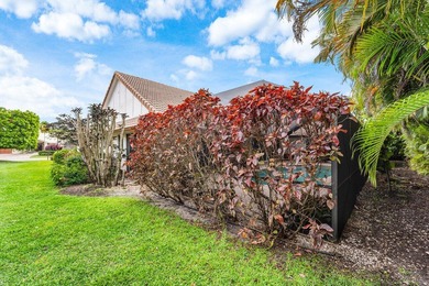 Perfectly situated on a private, tranquil lot, with no traffic - photo 42