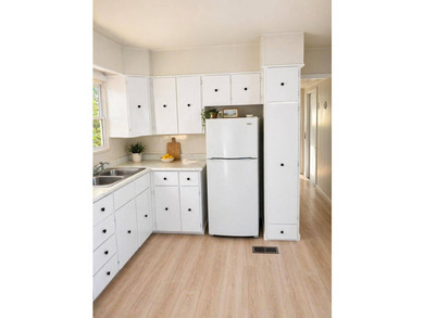 Fully remodeled and move-in ready manufactured home in a - photo 3