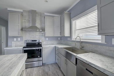 This brand-new home in sunny Naples, Florida, offers the perfect - photo 4
