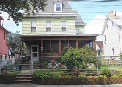 This beautifully renovated Victorian offers an incredible - photo 1