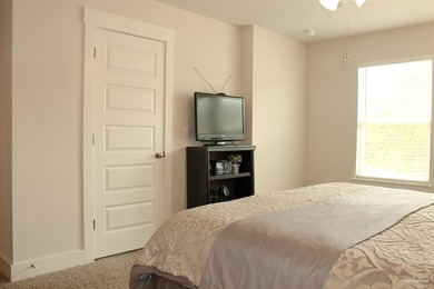 Welcome to this beautifully maintained, like-new townhome in - photo 10