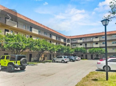 (private lake, pond, creek) Condo For Sale in Lauderhill Florida