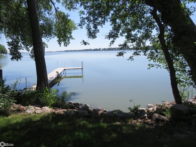 This is a very nice cottage with guest house. Great looking gas - photo 11