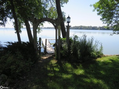 This is a very nice cottage with guest house. Great looking gas - photo 12