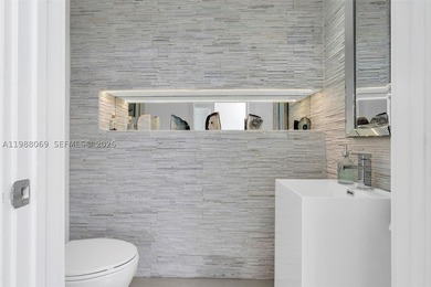 A MUST SEE! SPACIOUS, BRIGHT & BEAUTIFULLY RENOVATED! This - photo 13