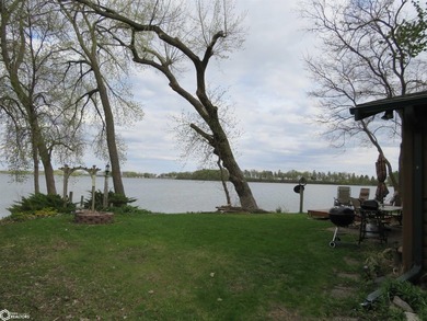 This is a very nice cottage with guest house. Great looking gas - photo 13