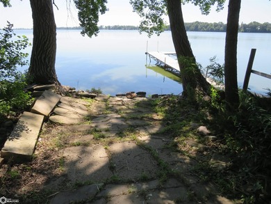 This is a very nice cottage with guest house. Great looking gas - photo 14