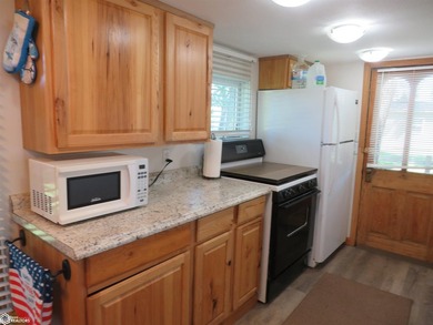This is a very nice cottage with guest house. Great looking gas - photo 15