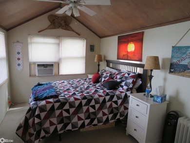 This is a very nice cottage with guest house. Great looking gas - photo 19