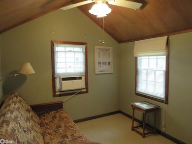 This is a very nice cottage with guest house. Great looking gas - photo 20