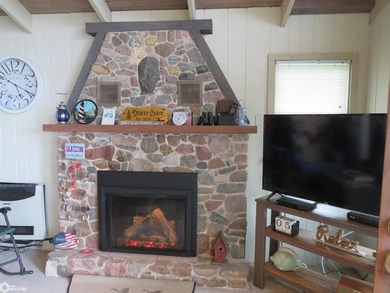 This is a very nice cottage with guest house. Great looking gas - photo 21