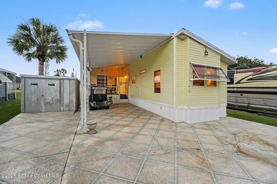 Stunning furnished manufactured home in guard-gated community - photo 1