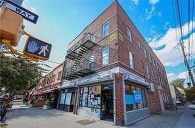 Great investment opportunity. Corner Mixed - Used building sold - photo 2