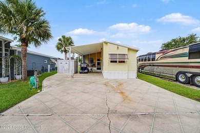 Stunning furnished manufactured home in guard-gated community - photo 3