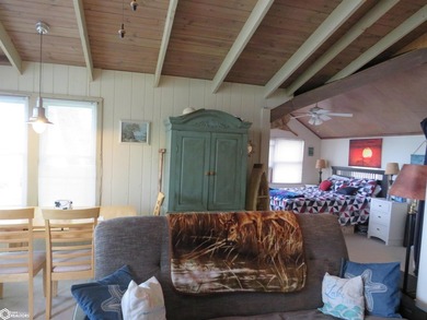 This is a very nice cottage with guest house. Great looking gas - photo 24