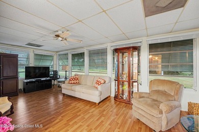 Stunning furnished manufactured home in guard-gated community - photo 4