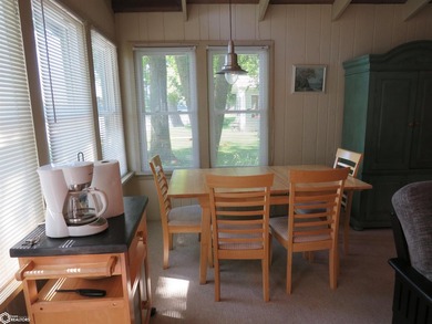 This is a very nice cottage with guest house. Great looking gas - photo 25