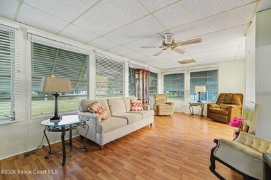 Stunning furnished manufactured home in guard-gated community - photo 5