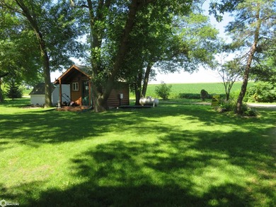 This is a very nice cottage with guest house. Great looking gas - photo 28