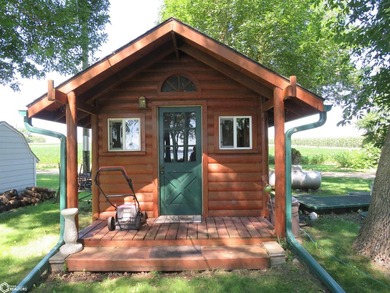 This is a very nice cottage with guest house. Great looking gas - photo 29