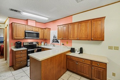 Stunning furnished manufactured home in guard-gated community - photo 9