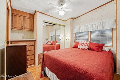 Stunning furnished manufactured home in guard-gated community - photo 10