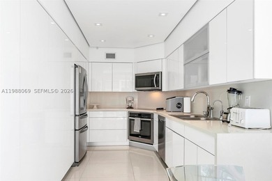 A MUST SEE! SPACIOUS, BRIGHT & BEAUTIFULLY RENOVATED! This - photo 31