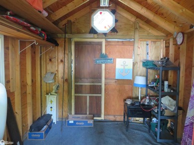 This is a very nice cottage with guest house. Great looking gas - photo 31